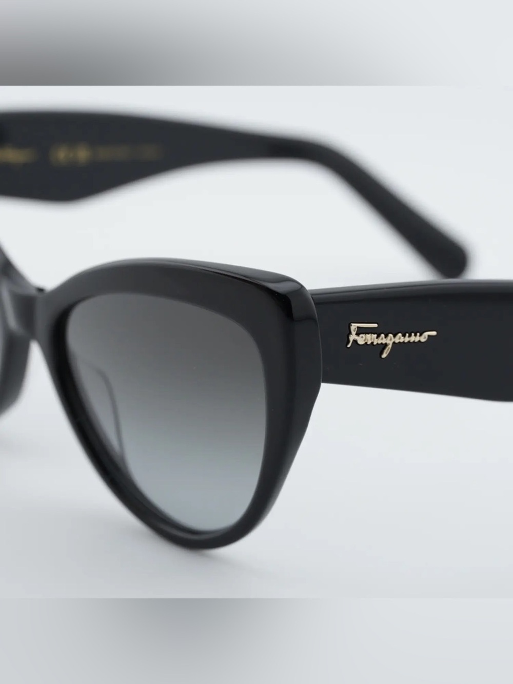 New Salvatore Ferragamo Sunglasses SF930S 001 Black / Grey Gradient NWT - Picture 4 of 4